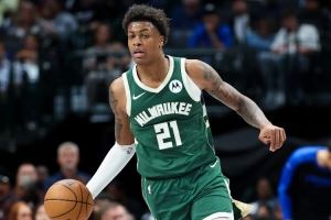 打得可以！泰勒-史密斯13中6&4记三分空砍21分5板