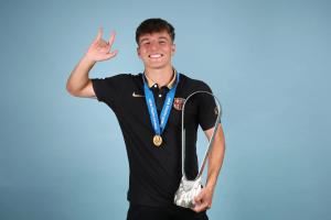 世体:巴萨18岁中场胡安-埃尔南德斯合同将到期,巴黎有意免签